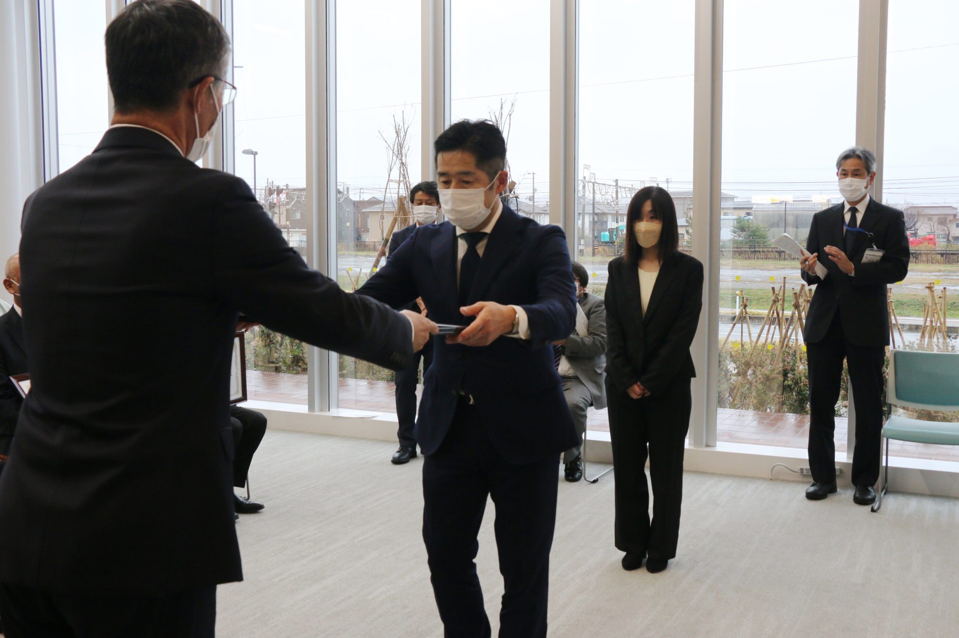 2022年12月1日　荒浜コミュニティセンター太陽光発電設備設置(建築本体)工事　柏崎市優良工事表彰 写真